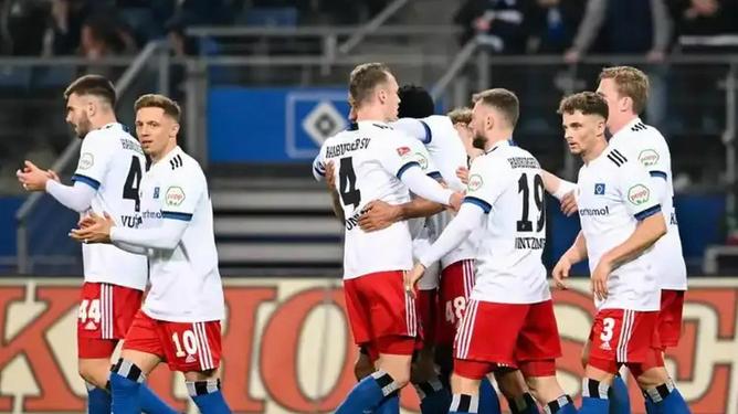 开云-巴塞罗那训练开放日；赛后遗憾出局引欢呼；德国杯在即；控场能力受关注-开云